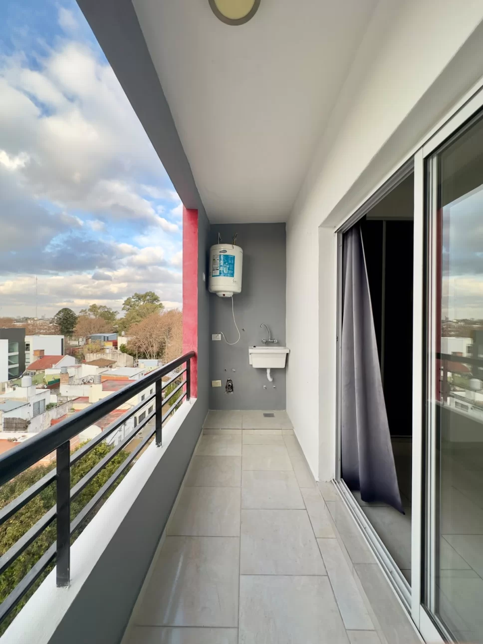 MONOAMBIENTE CON BALCON