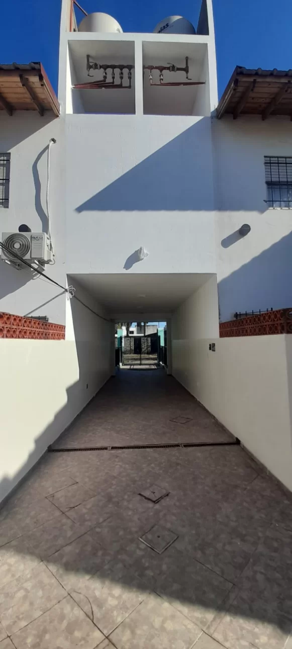 2 AMB AMPLIO CON COCHERA Y PATIO