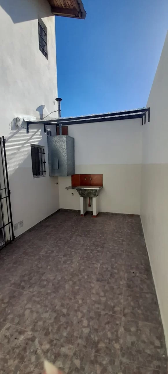 2 AMB AMPLIO CON COCHERA Y PATIO