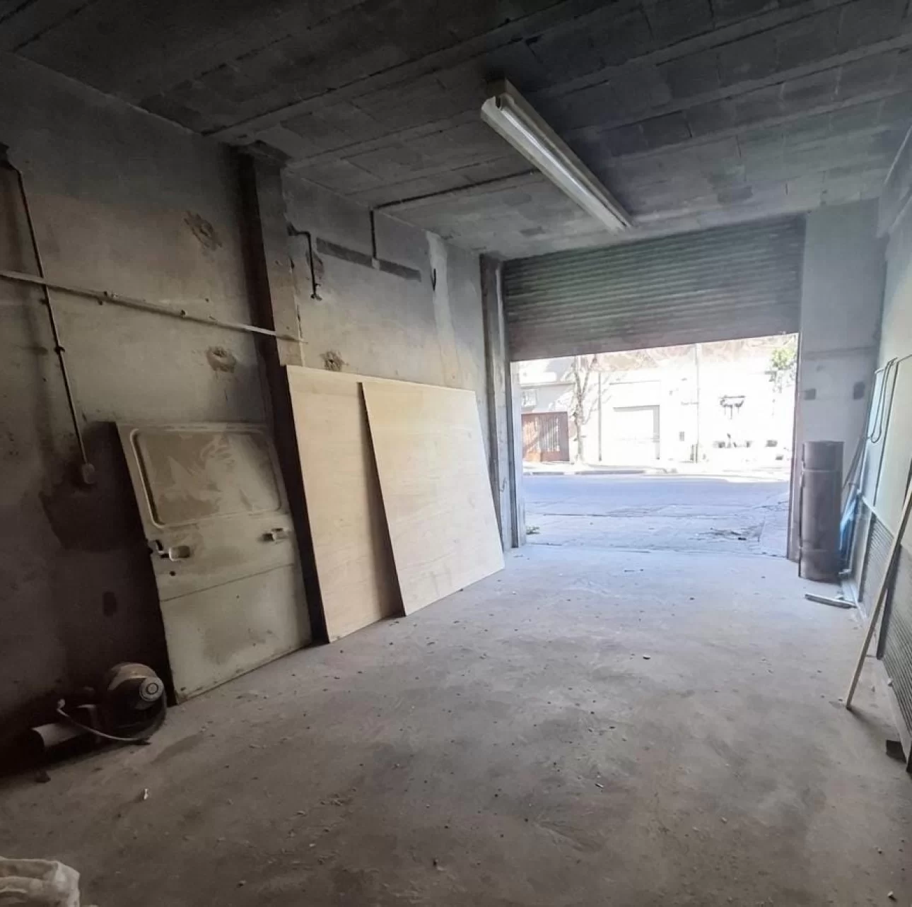 EXCELENTE GALPÓN 270M2