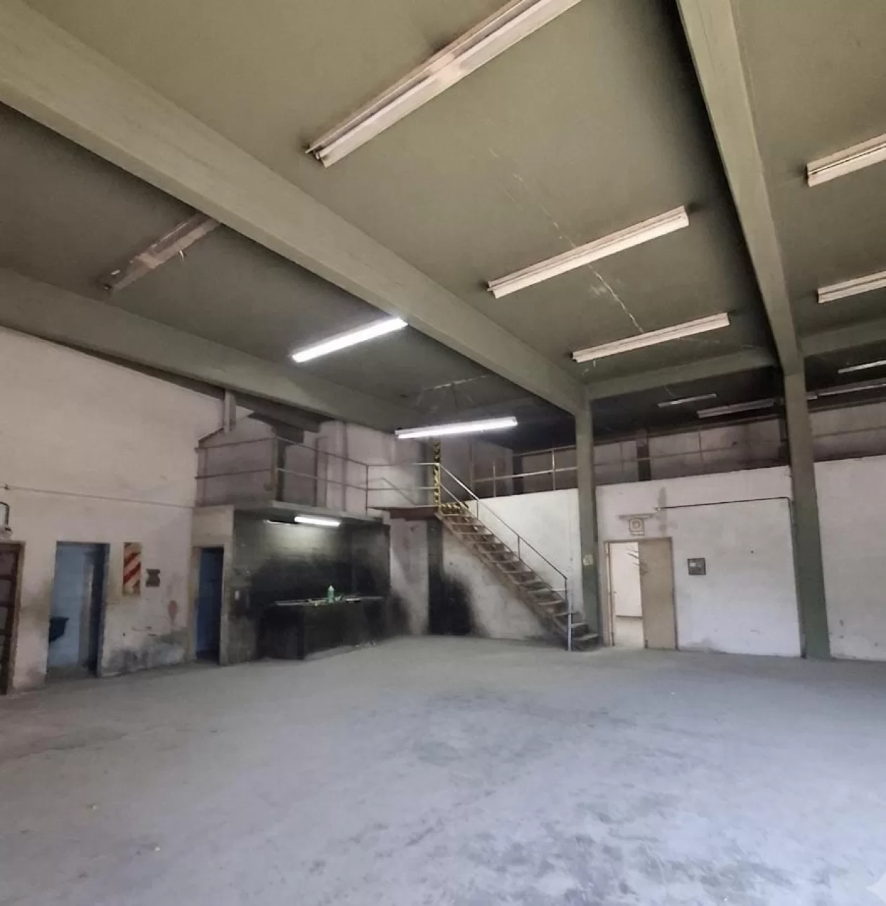 EXCELENTE GALPÓN 270M2