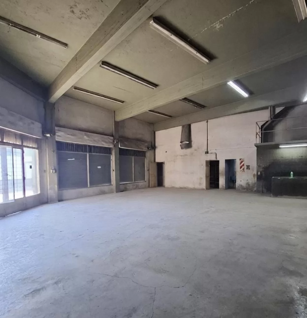 EXCELENTE GALPÓN 270M2