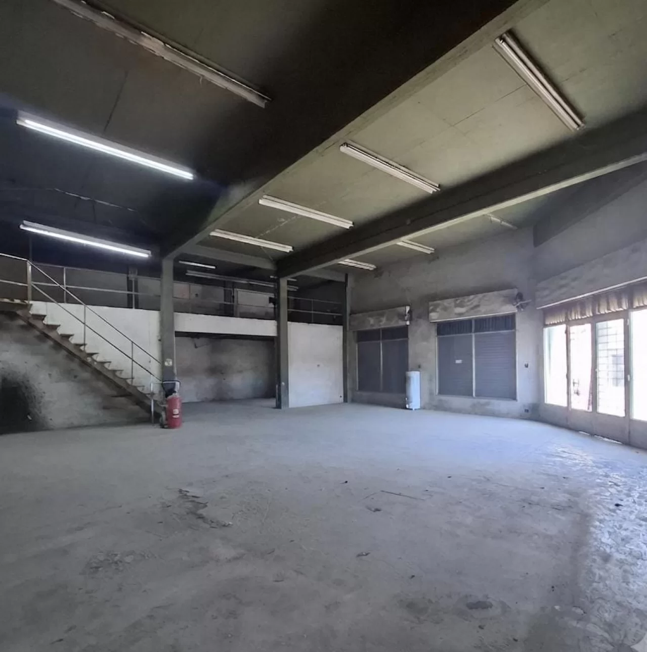 EXCELENTE GALPÓN 270M2