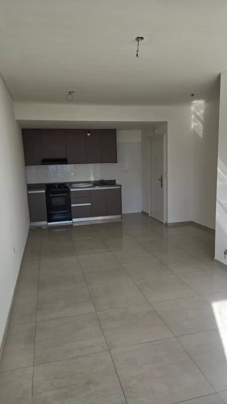 DEPARTAMENTO DOS AMBIENTES CON COCHERA
