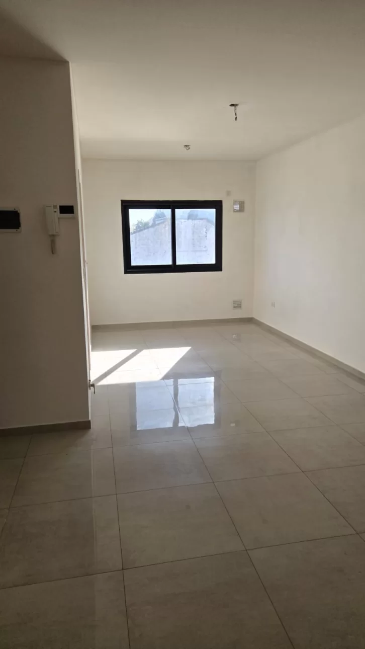 DEPARTAMENTO DOS AMBIENTES CON COCHERA