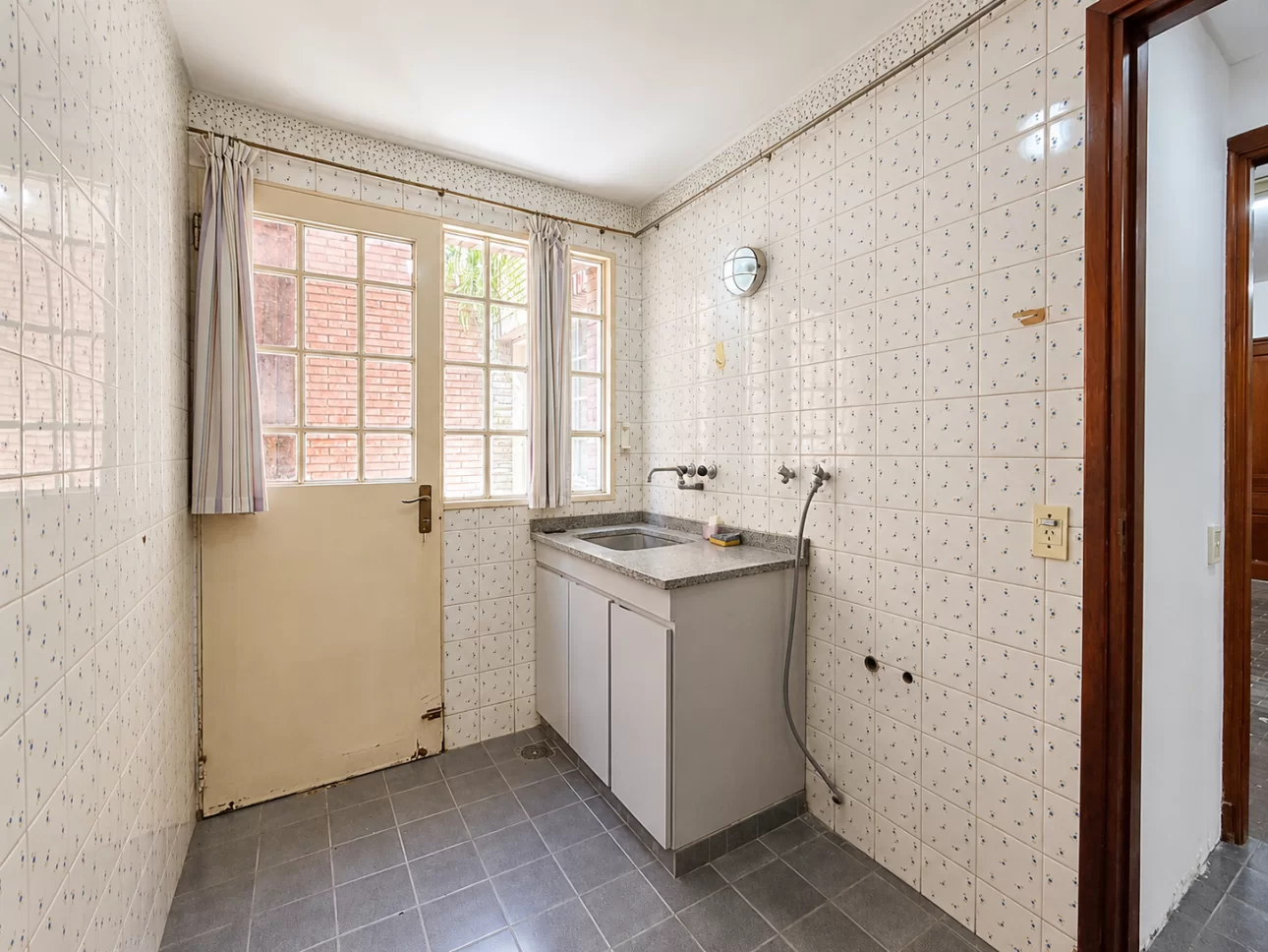 Chalet de 7 ambientes con parque, piscina y cocheras