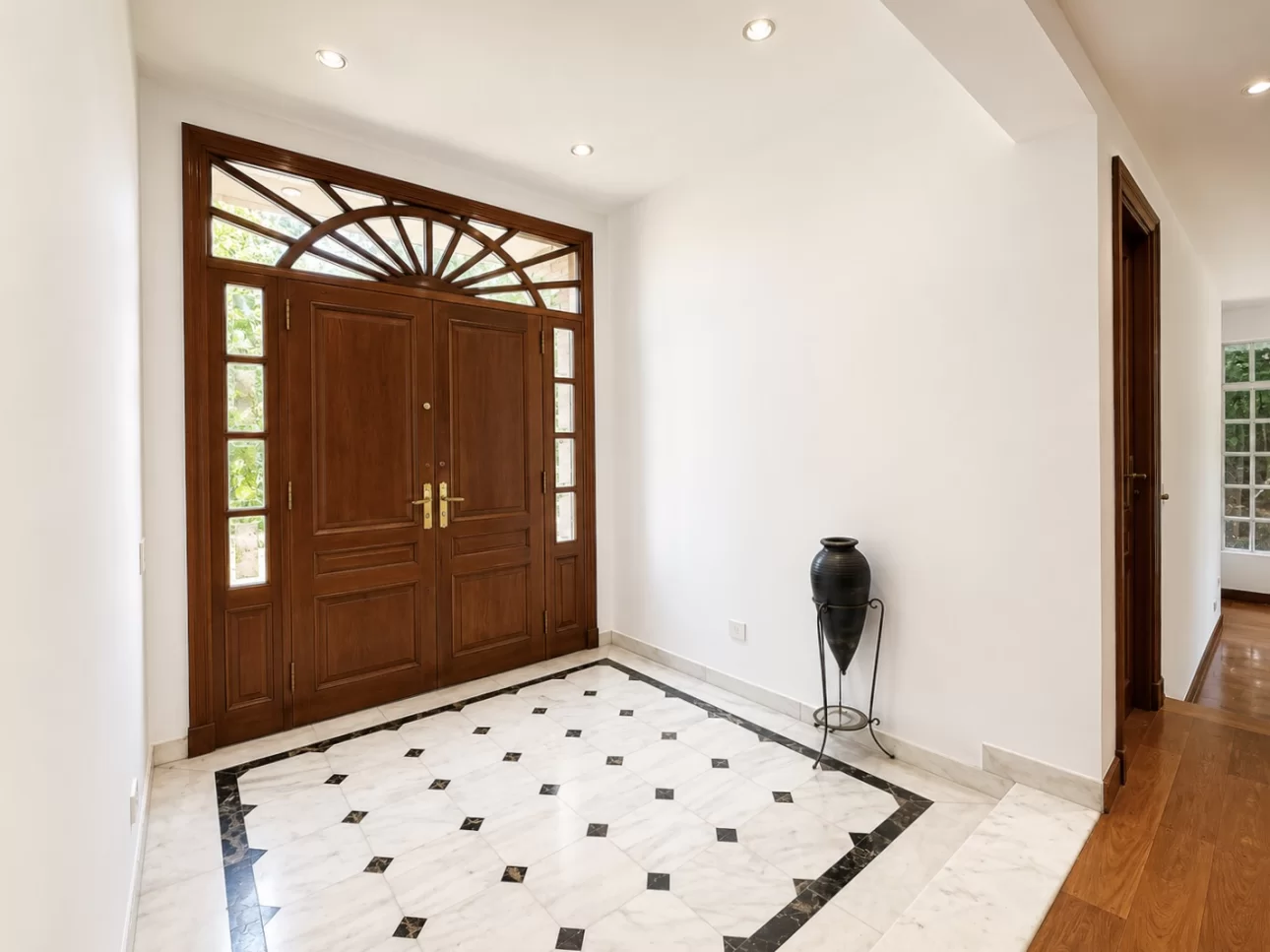 Chalet de 7 ambientes con parque, piscina y cocheras