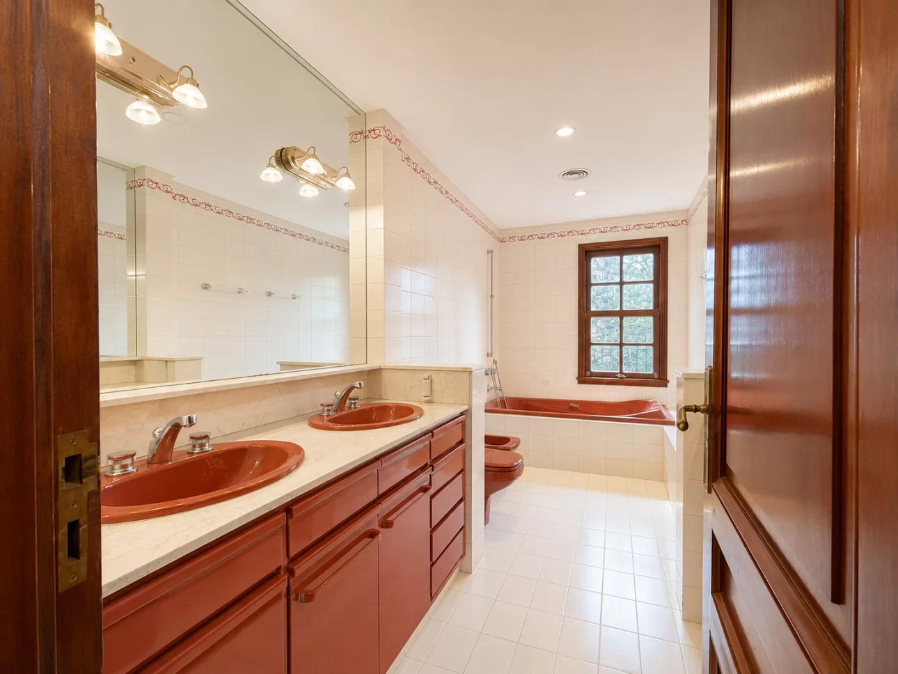 Chalet de 7 ambientes con parque, piscina y cocheras