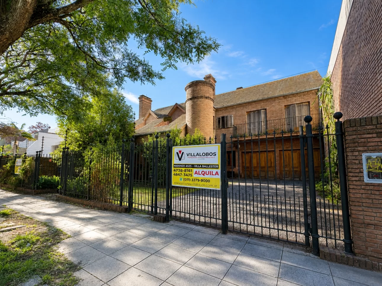 Chalet de 7 ambientes con parque, piscina y cocheras