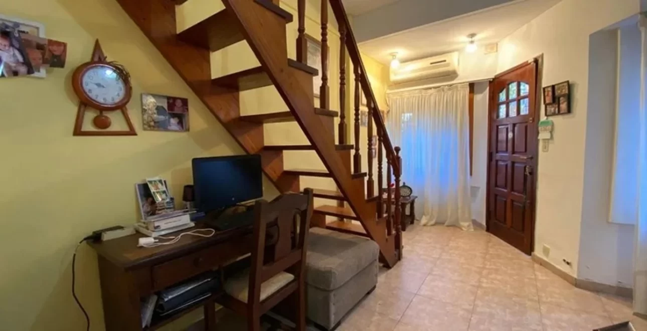 DUPLEX DE TRES AMBIENTES CON GARAGE Y PATIO
