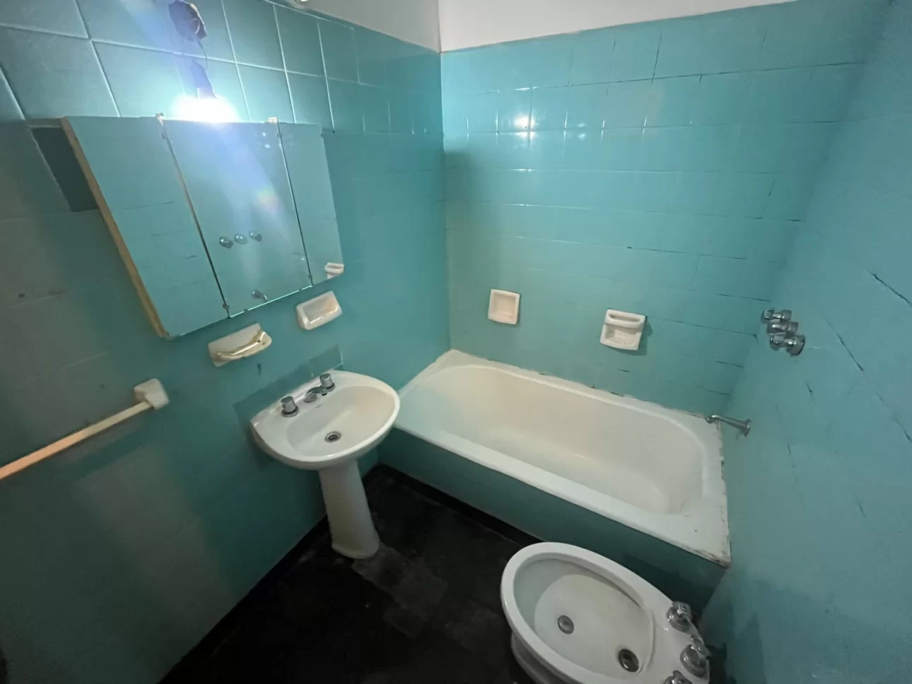 2 AMB GRANDES CON PATIO Y LAVADERO PRIMER PISO POR ESCALERA
