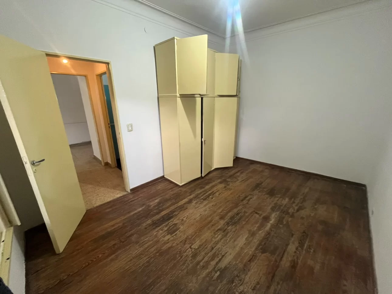 2 AMB GRANDES CON PATIO Y LAVADERO PRIMER PISO POR ESCALERA