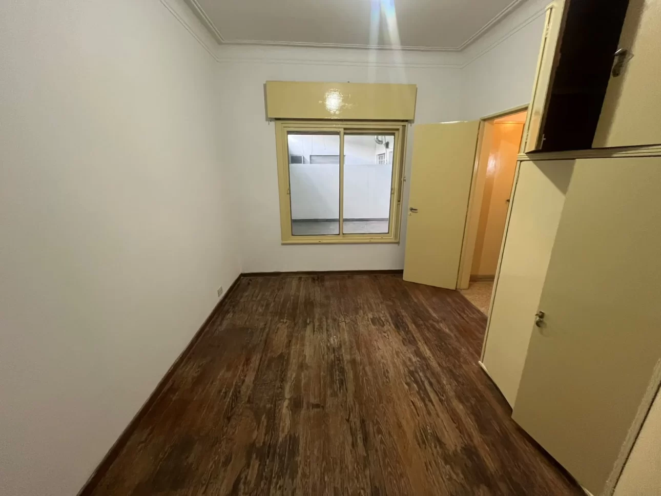 2 AMB GRANDES CON PATIO Y LAVADERO PRIMER PISO POR ESCALERA