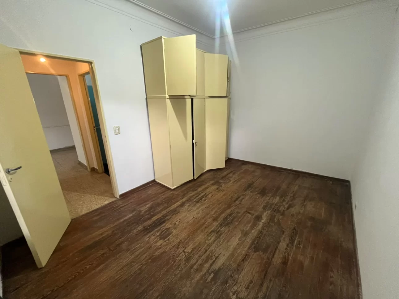 2 AMB GRANDES CON PATIO Y LAVADERO PRIMER PISO POR ESCALERA