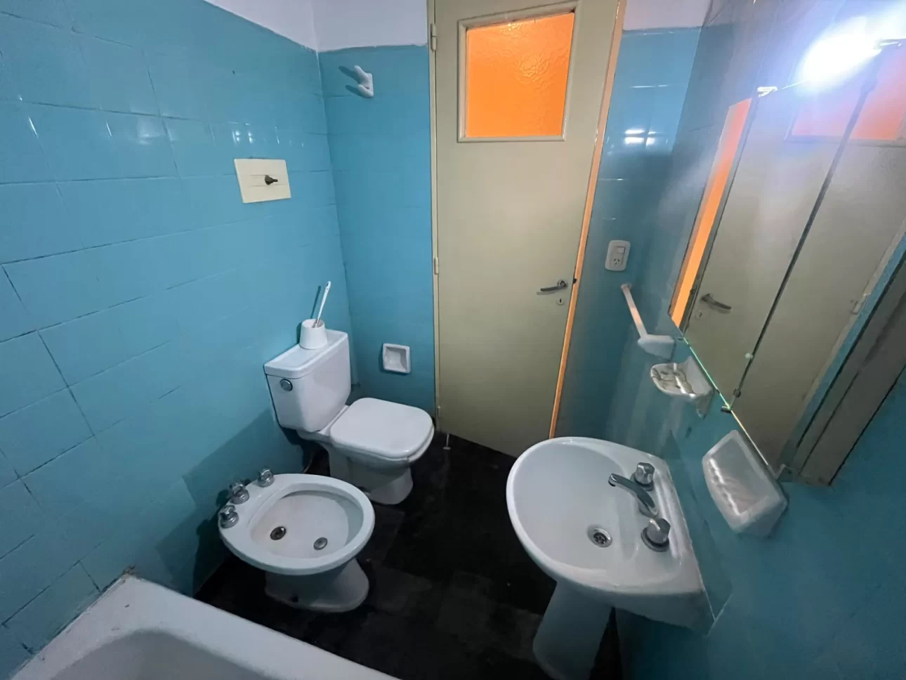 2 AMB GRANDES CON PATIO Y LAVADERO PRIMER PISO POR ESCALERA