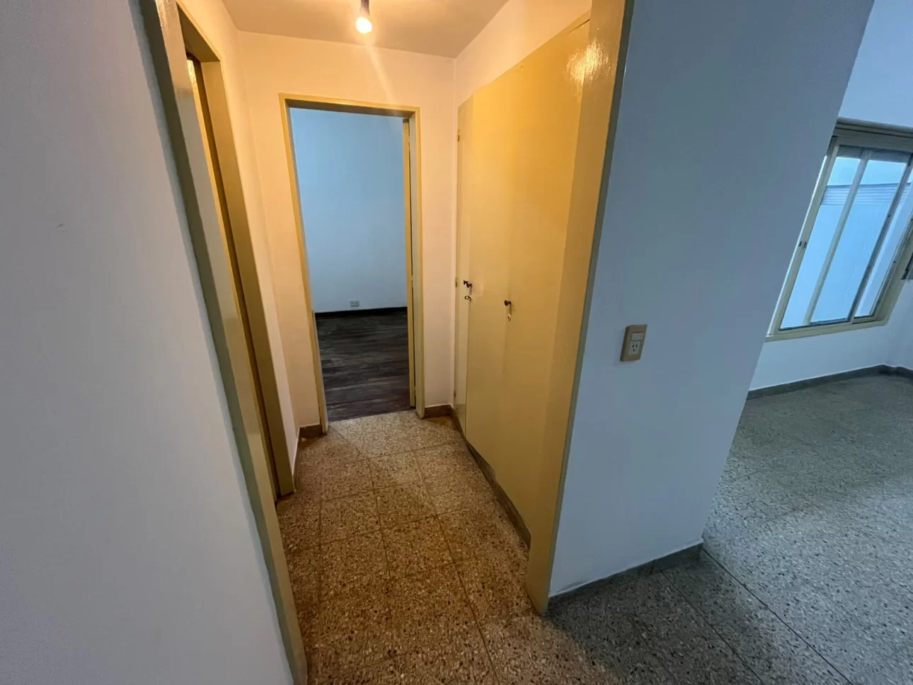 2 AMB GRANDES CON PATIO Y LAVADERO PRIMER PISO POR ESCALERA
