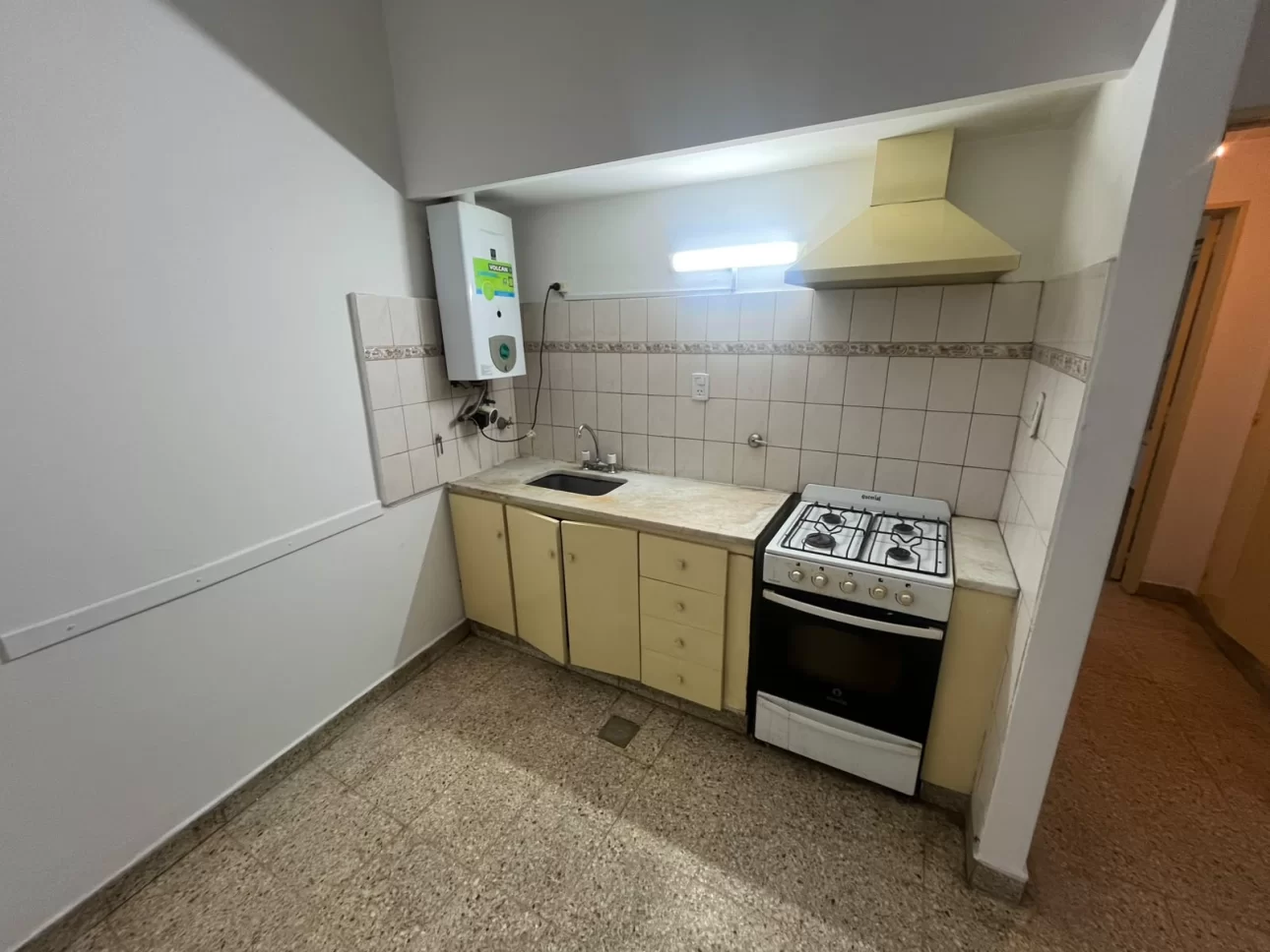 2 AMB GRANDES CON PATIO Y LAVADERO PRIMER PISO POR ESCALERA