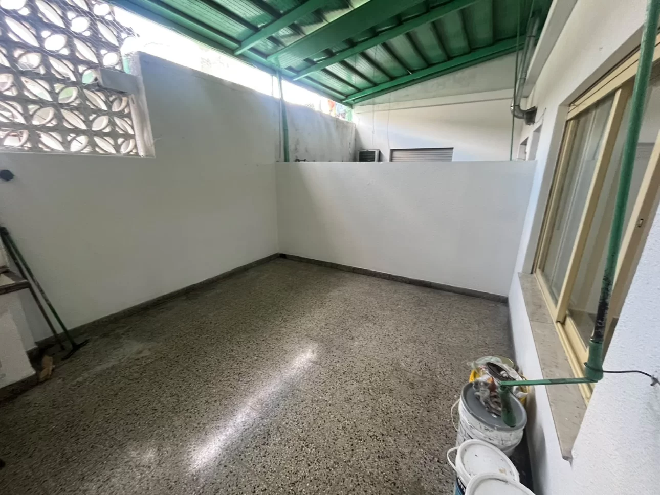 2 AMB GRANDES CON PATIO Y LAVADERO PRIMER PISO POR ESCALERA