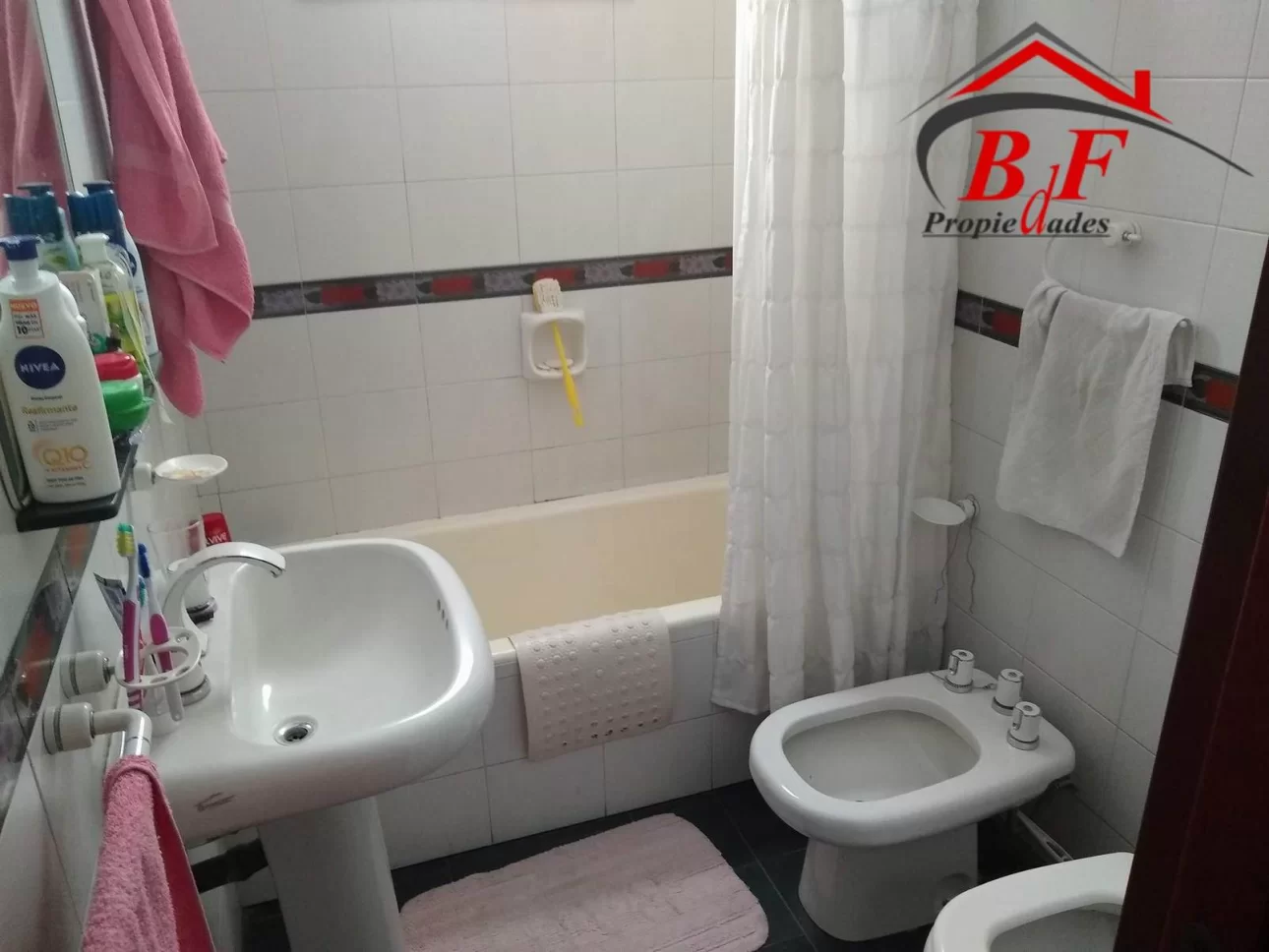 HERMOSA CASA DE CUATRO AMBIENTES BARRIO GOLF SAN ANDRES