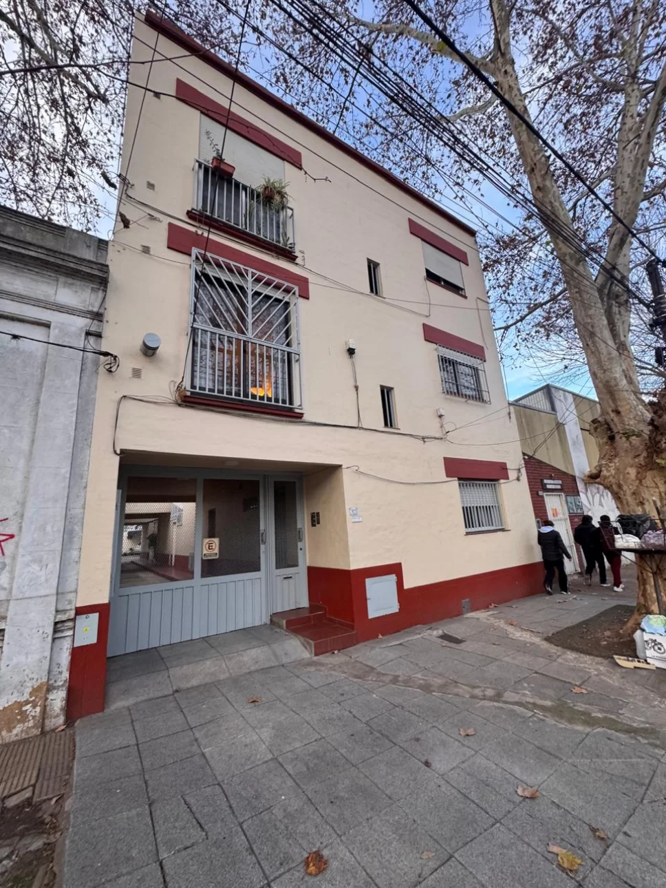 Venta de depto 3 amb con cchera - San Andres.