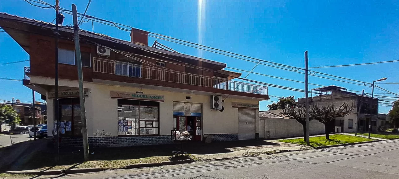 Local Comercial con Vivienda independiente. multiples destin