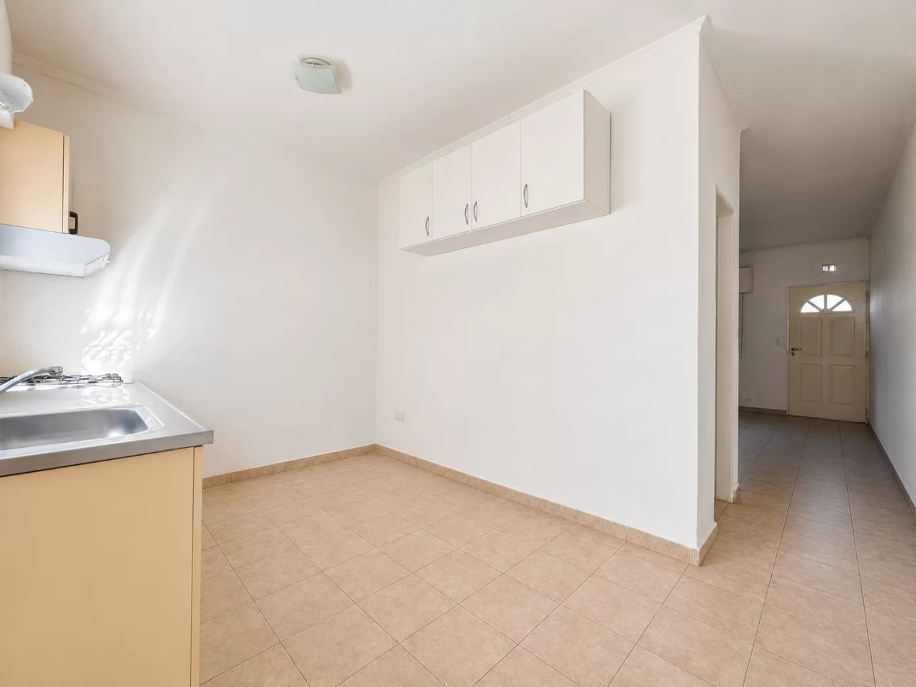 Triplex de 4 ambientes con patio
