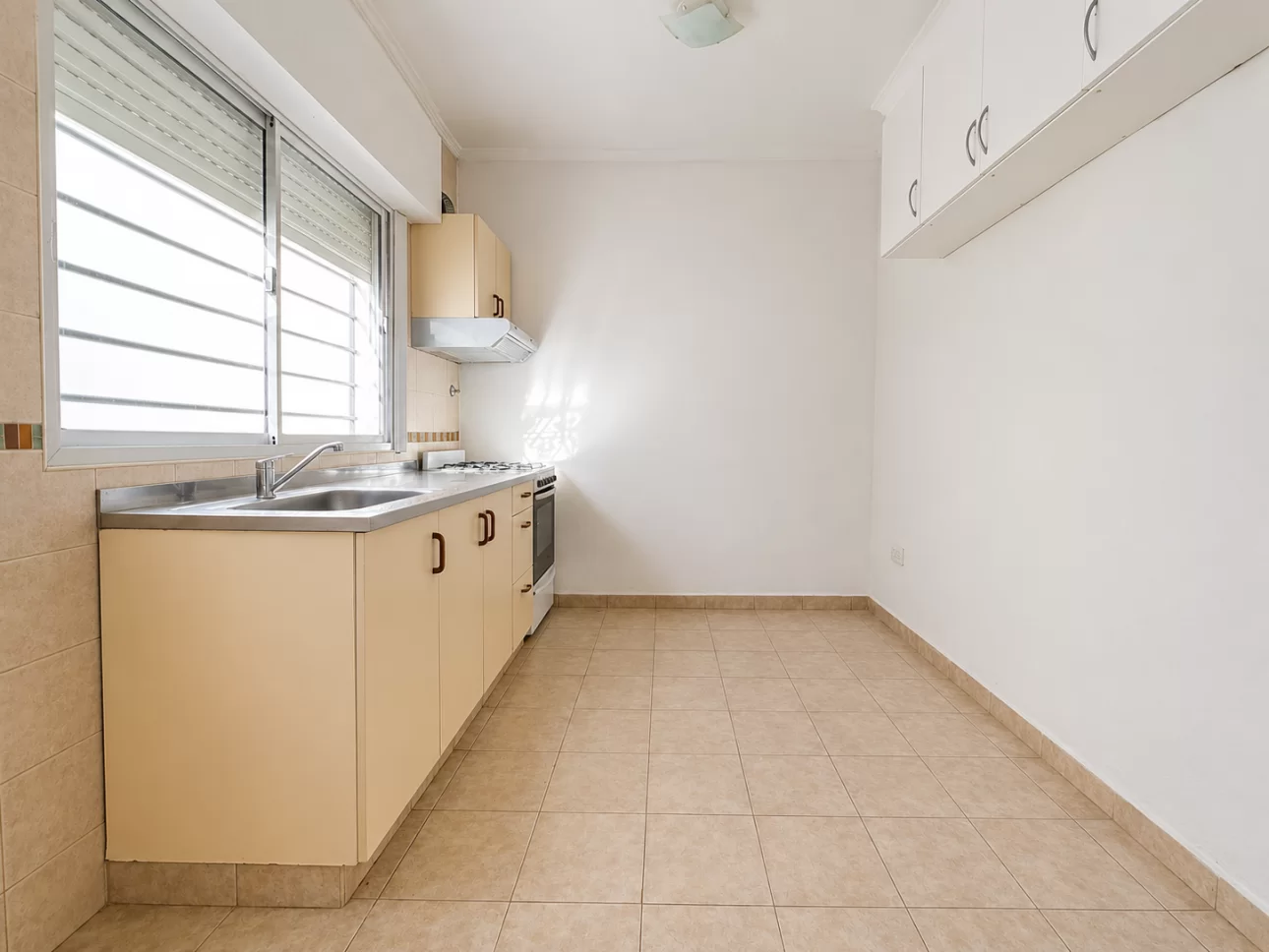 Triplex de 4 ambientes con patio