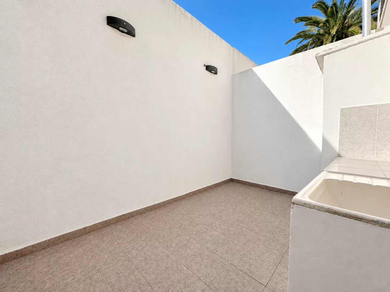 Triplex de 4 ambientes con patio