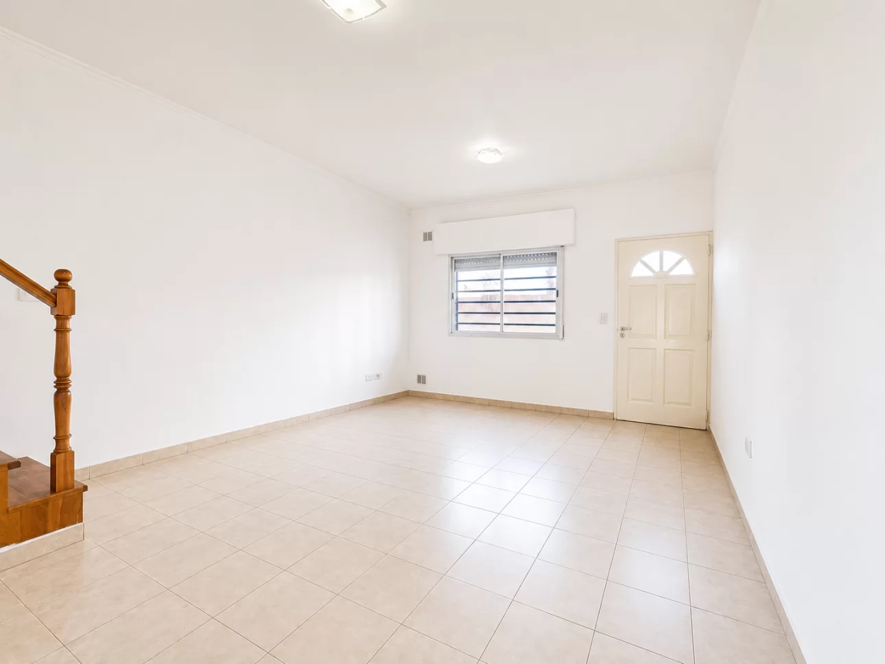 Triplex de 4 ambientes con patio