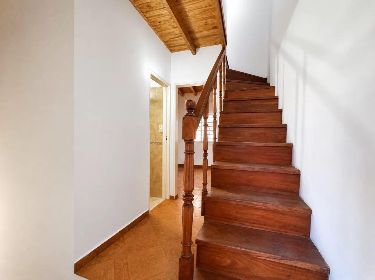 Triplex de 4 ambientes con patio