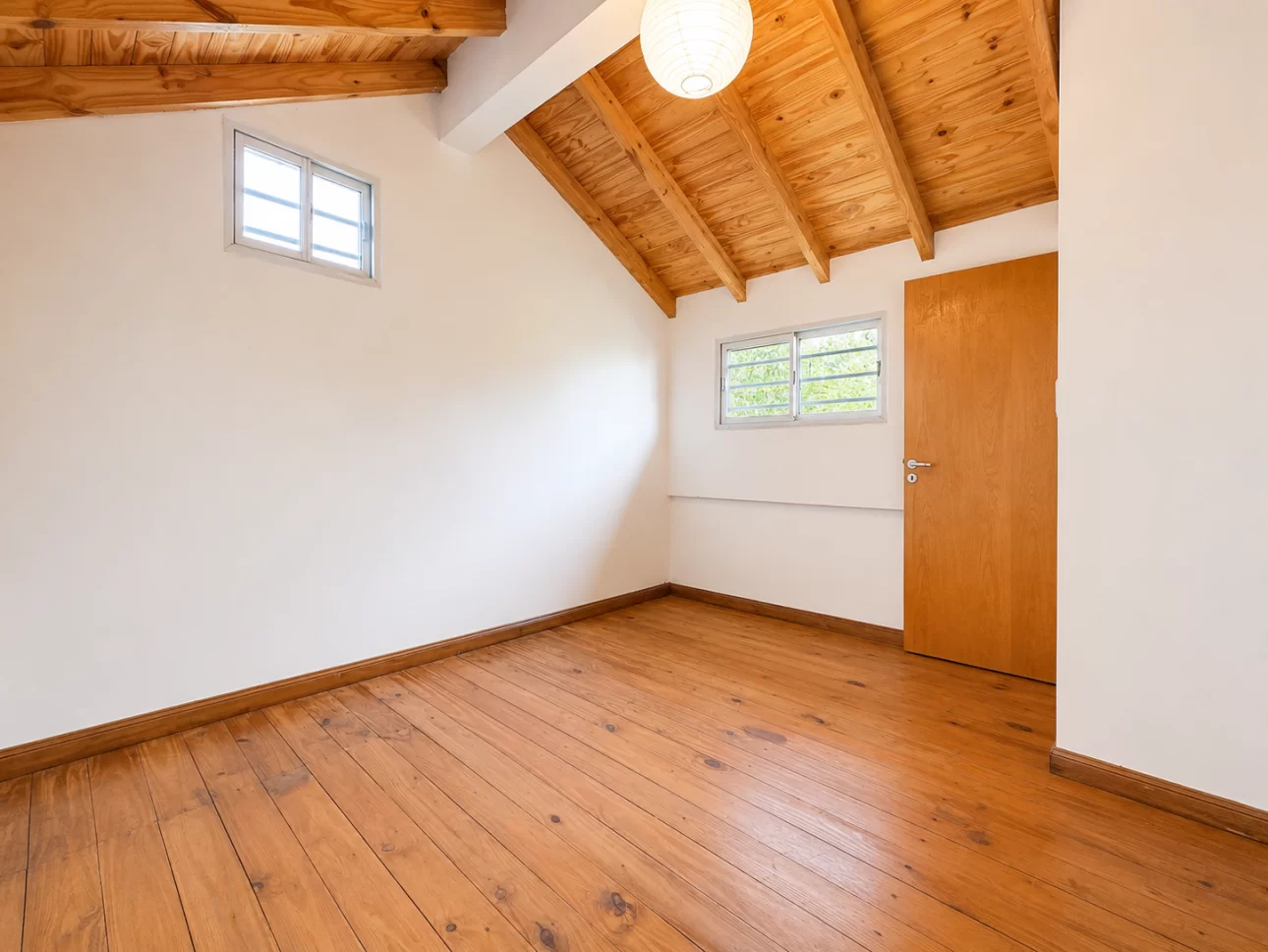 Triplex de 4 ambientes con patio