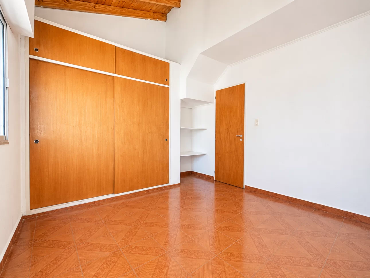 Triplex de 4 ambientes con patio