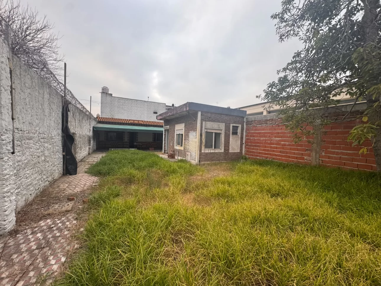 Lote en venta - 329m2 en Villa Ballester