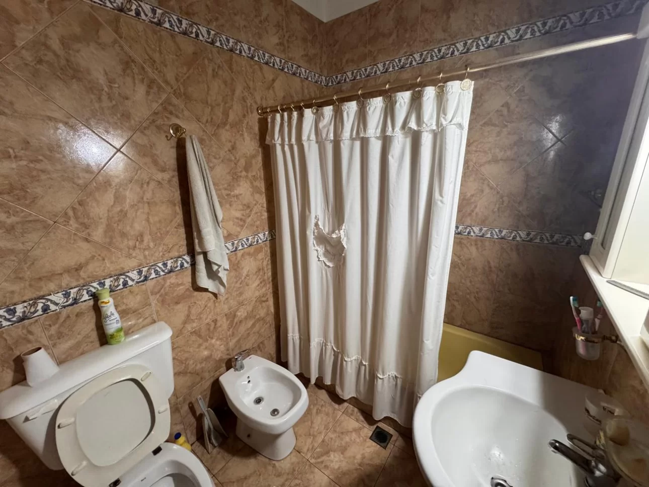 Casa en Venta - 8 amb  con parque y piscina. Villa Libertad
