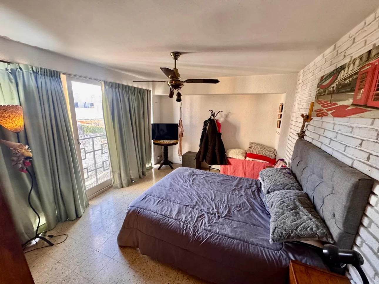 Venta de PH  en planta alta, con terraza - San vicente 2659