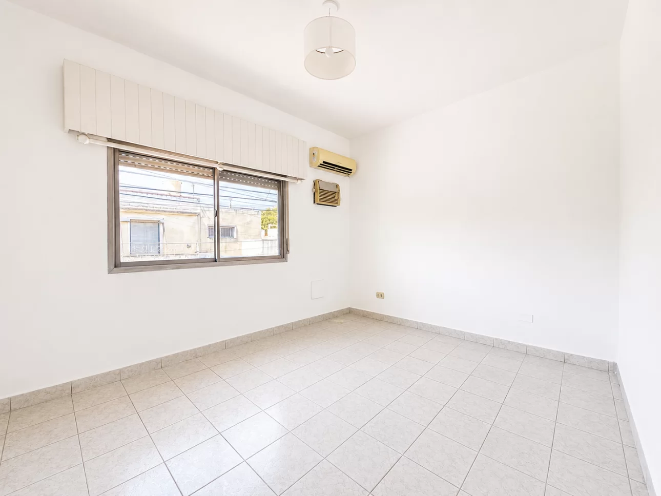 Duplex de 3 ambientes con patio, terraza y garage