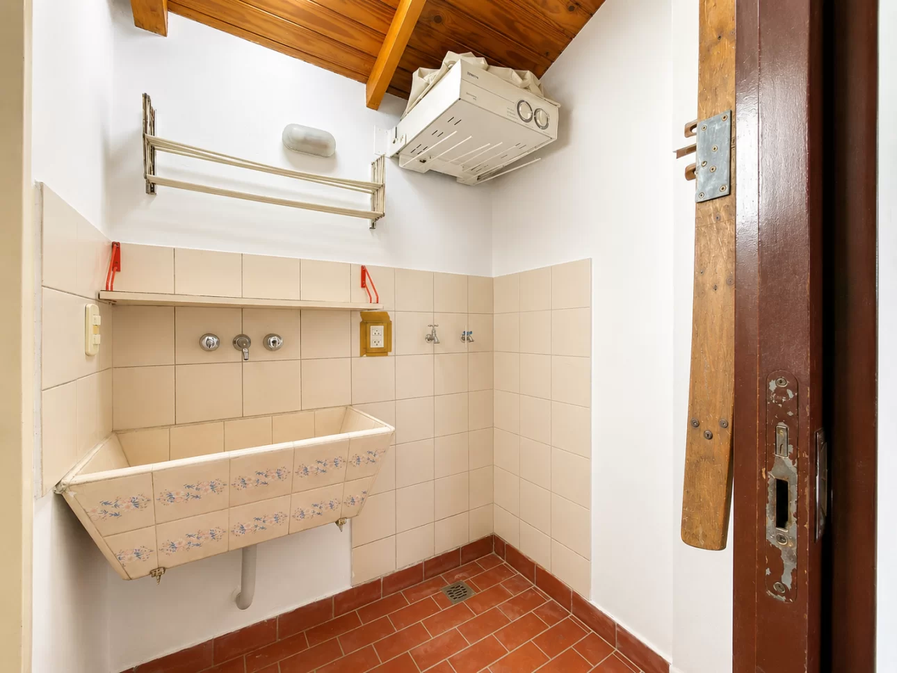 Duplex de 3 ambientes con patio, terraza y garage