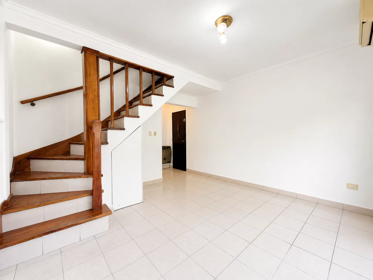 Duplex de 3 ambientes con patio, terraza y garage