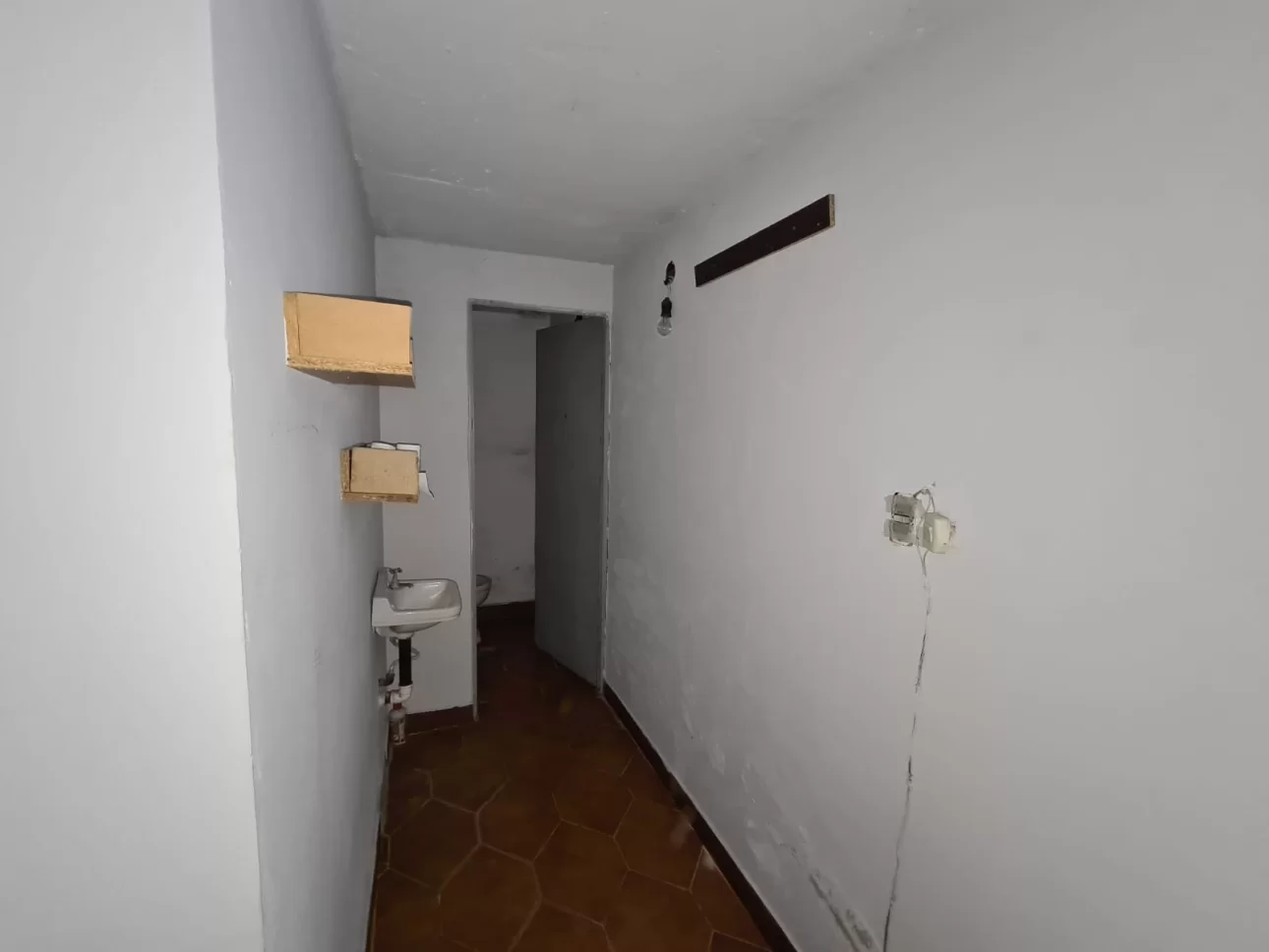 Amplio Local comercial sobre Sarmiento en Glew