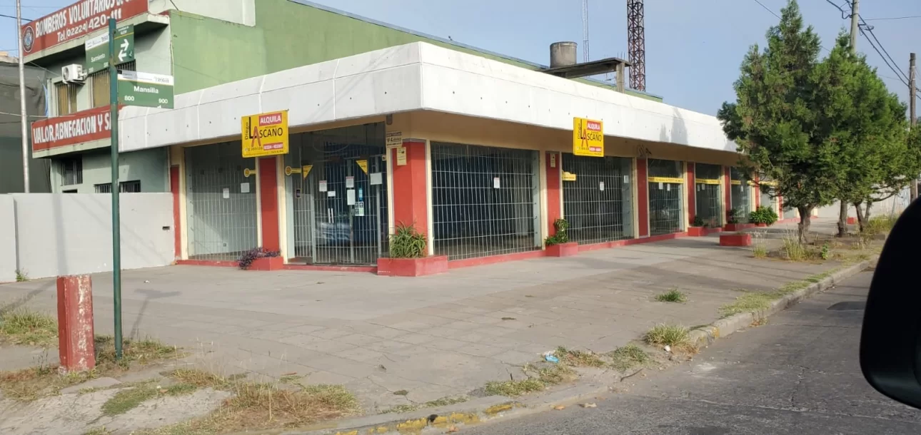 Amplio Local comercial sobre Sarmiento en Glew