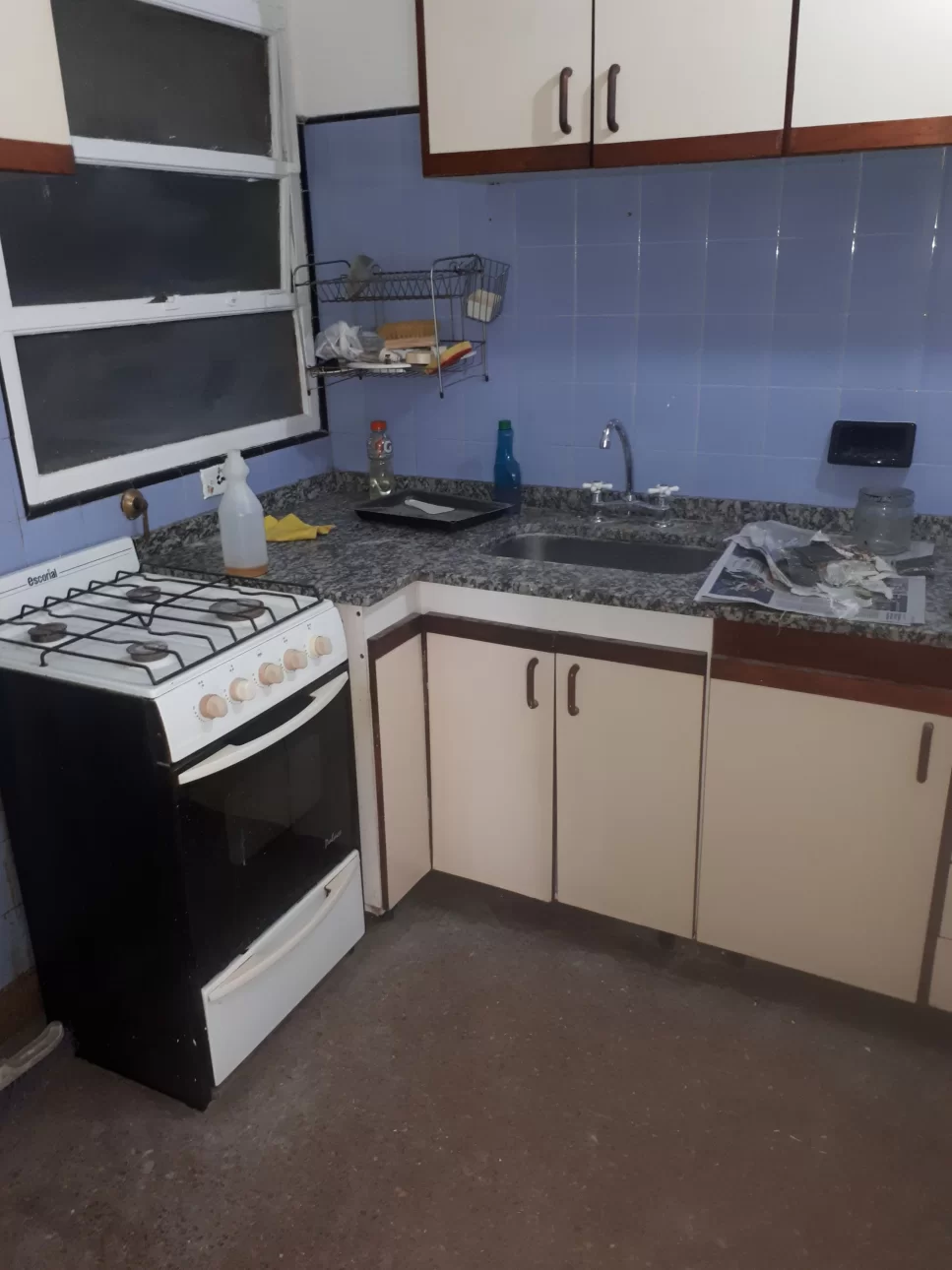 3 ambientes dos baños 60 m2  balcón al frente
