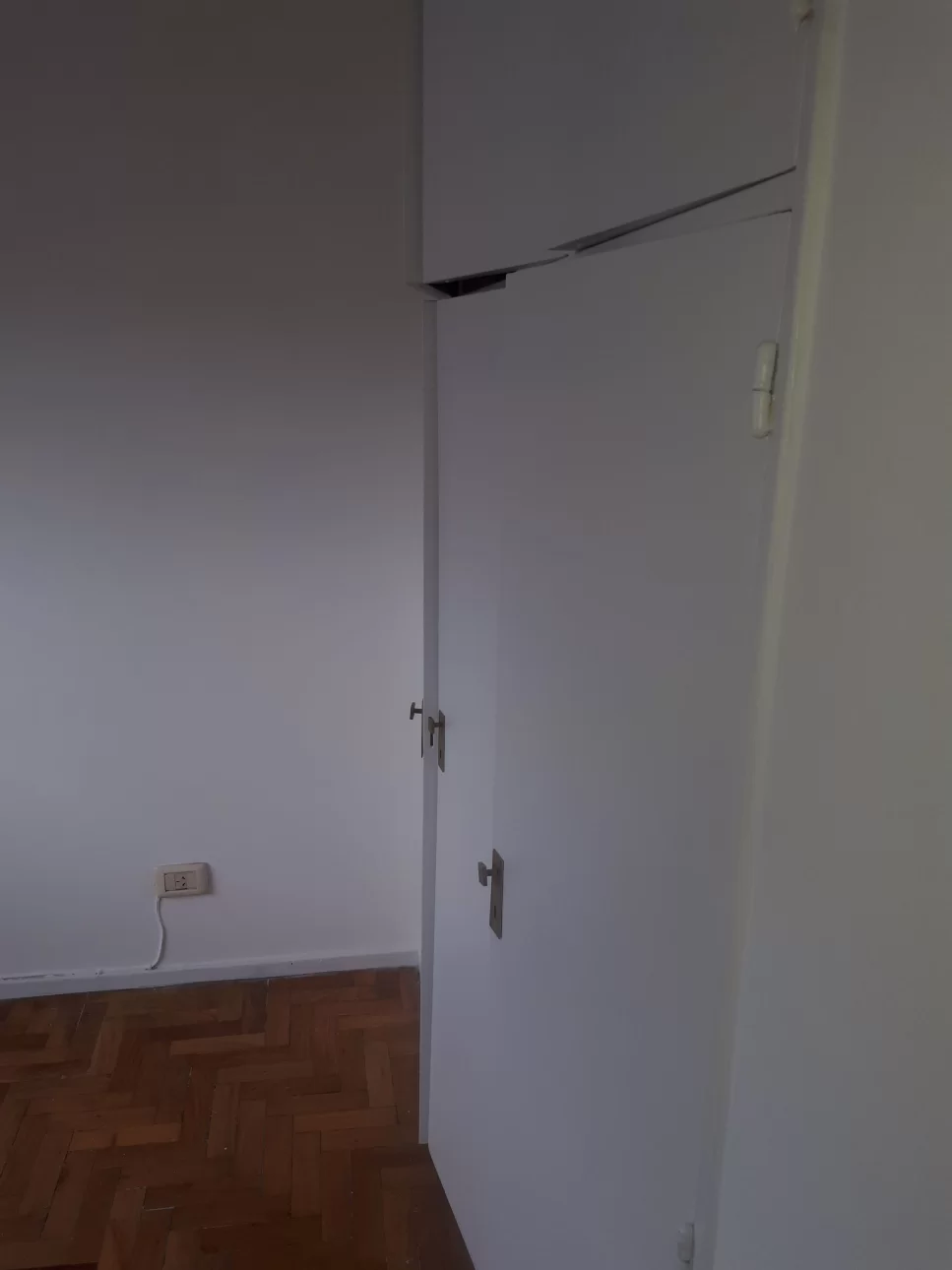 3 ambientes dos baños 60 m2  balcón al frente