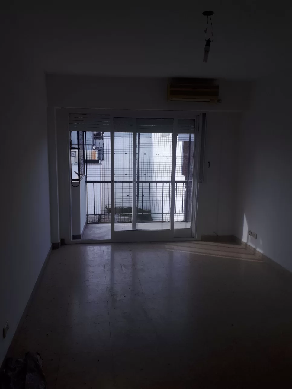 3 ambientes dos baños 60 m2  balcón al frente