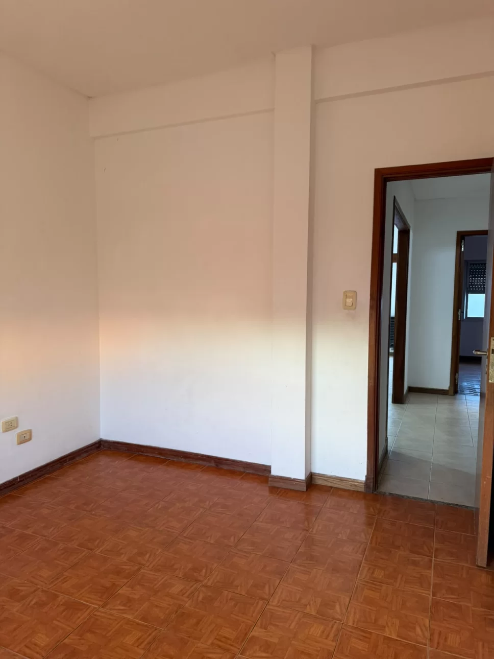 AMPLIO DEPTO DE 4 AMB. C PATIO Y BALCON