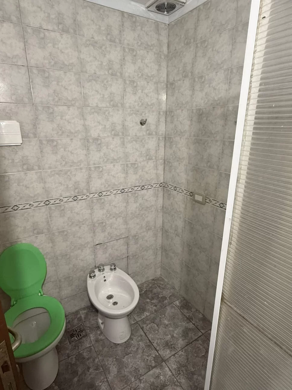 AMPLIO DEPTO DE 4 AMB. C PATIO Y BALCON