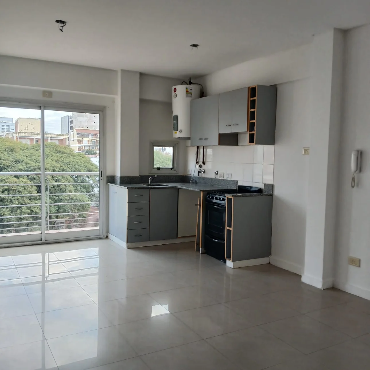 Hermoso semi piso 2 amb. a mts. de la Plaza San Martin