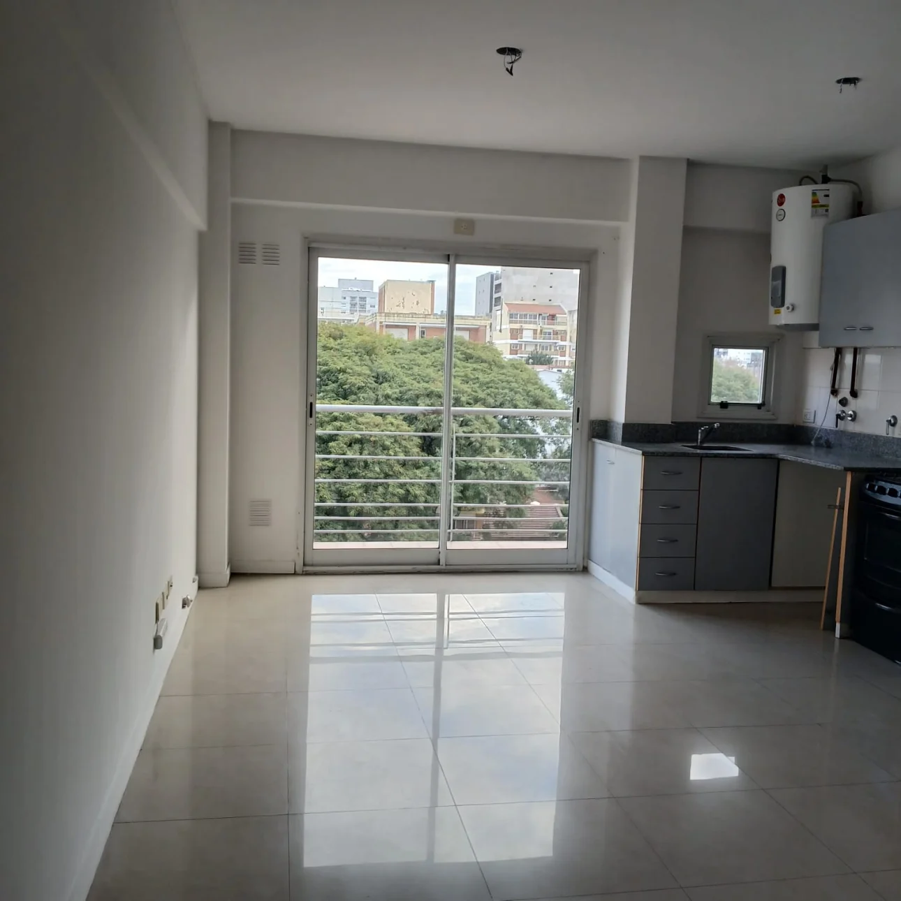 Hermoso semi piso 2 amb. a mts. de la Plaza San Martin