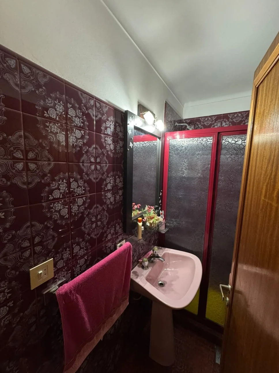 CASA DE CUATRO AMBIENTES AMUEBLADA SOBRE LOTE PROPIO