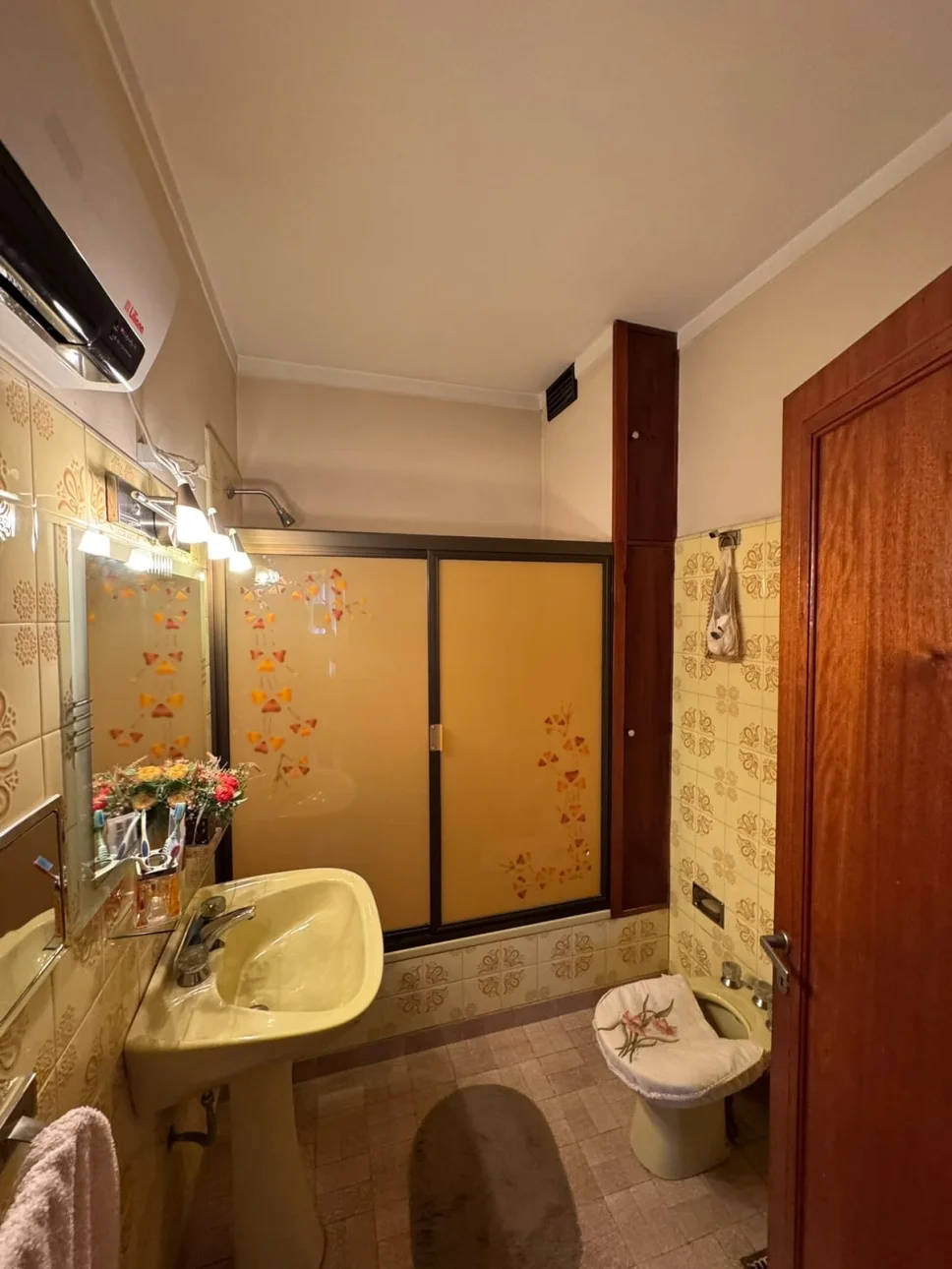CASA DE CUATRO AMBIENTES AMUEBLADA SOBRE LOTE PROPIO