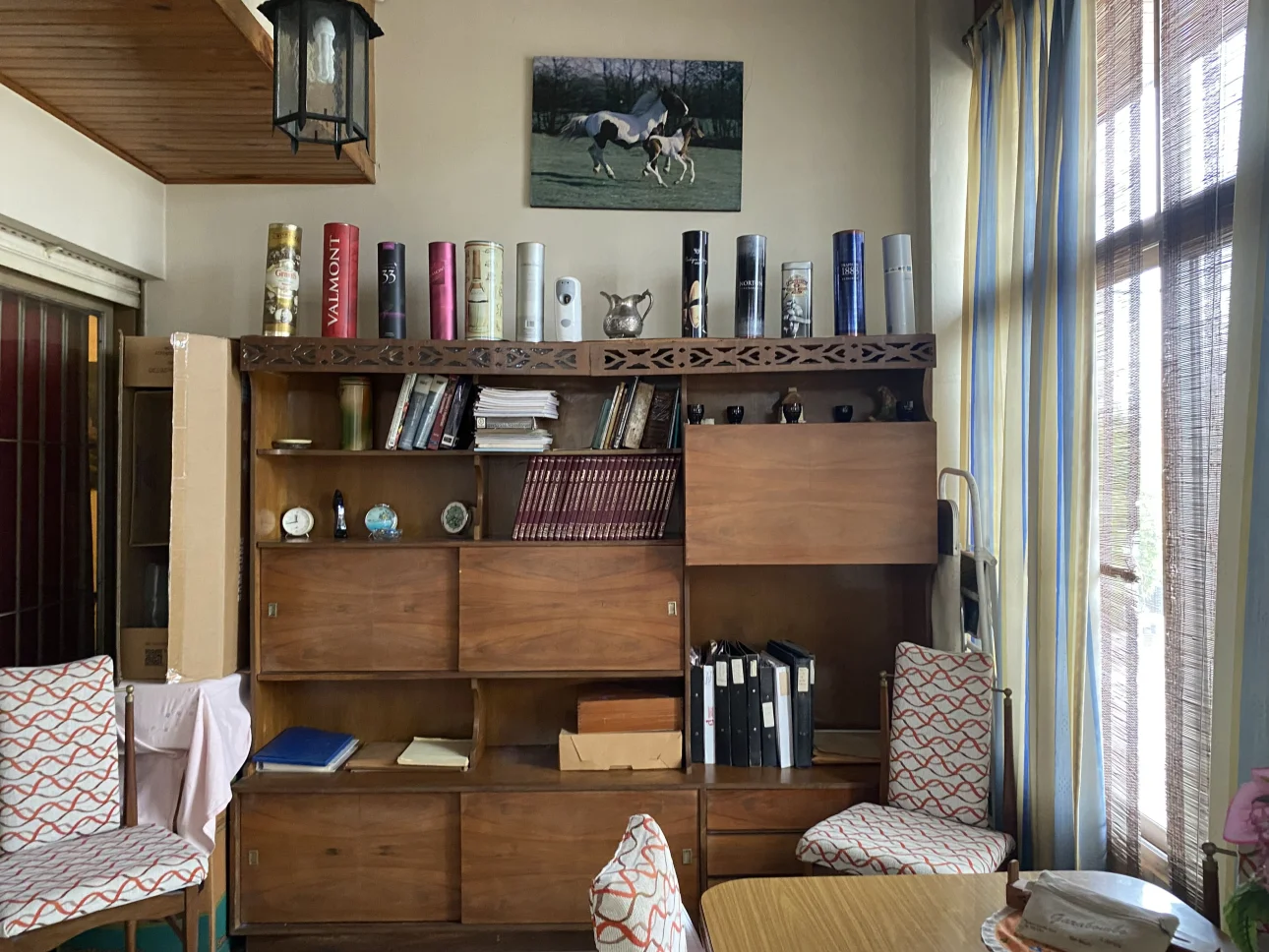 CASA DE CUATRO AMBIENTES AMUEBLADA SOBRE LOTE PROPIO